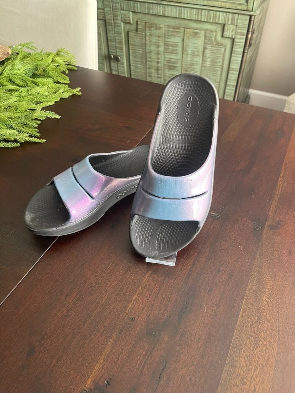 OOFOS OOahh Luxe Recovery Slides In Midnight Spectre Size 9